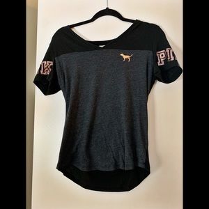 <VS PINK> Sequined Gray And Black Tee w. Pink Dog